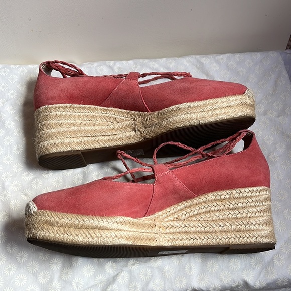 ANN TAYLOR | Coral Platform Shoes - Picture 2 of 12